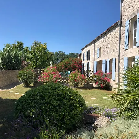 Gasthaus Le Domaine Des Aguins Saujon Exterior foto