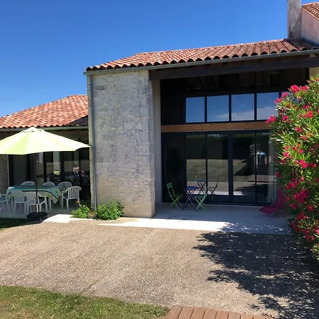 Gasthaus Le Domaine Des Aguins Saujon Exterior foto