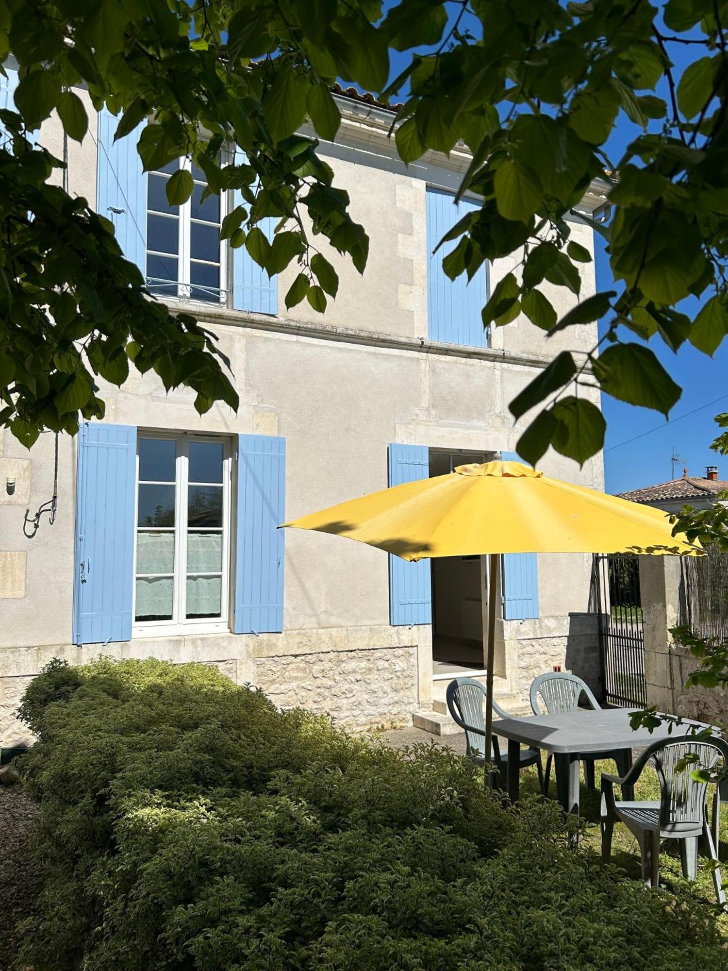 Le Domaine Des Aguins Landhaus